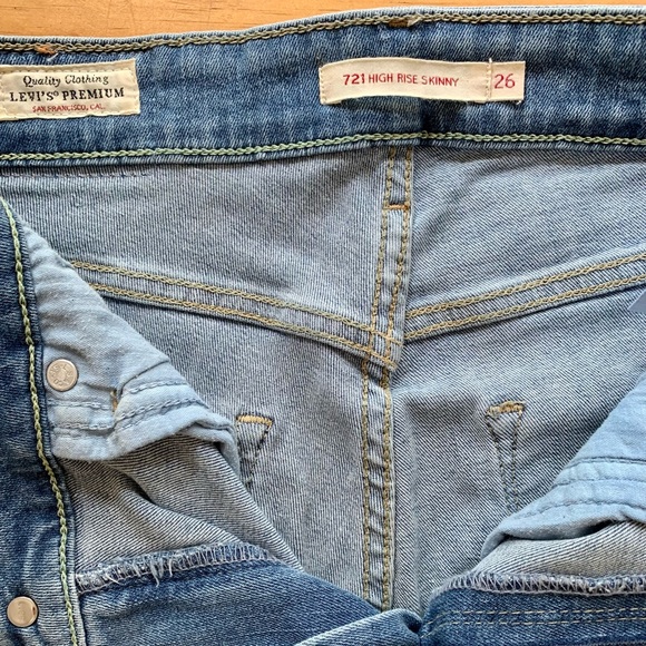 Levi’s 721 High Rise Skinny Jean, like new, size 26 - Picture 5 of 6
